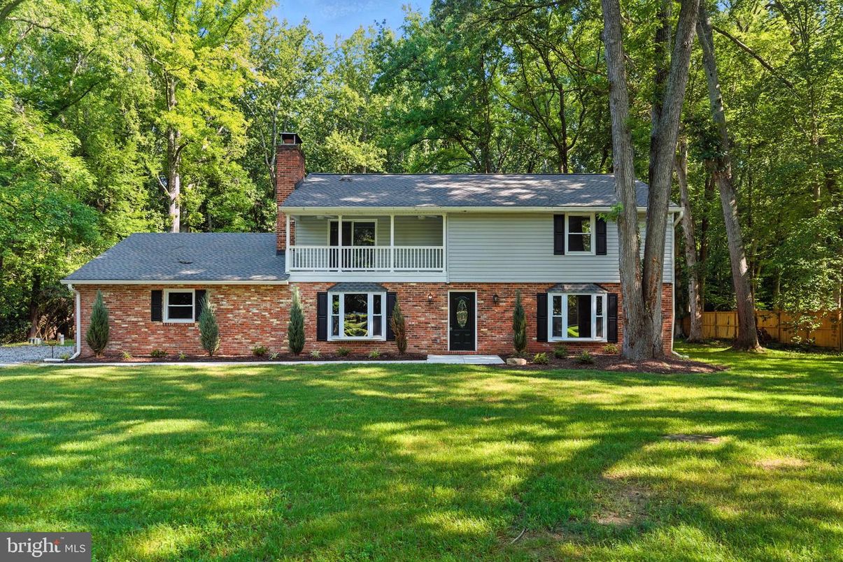 Exterior, Facade, Brick Facade, Split Level