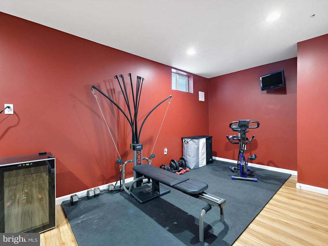 Fitness Equipment, Interior, Recessed Lighting, Wood Texture Flooring