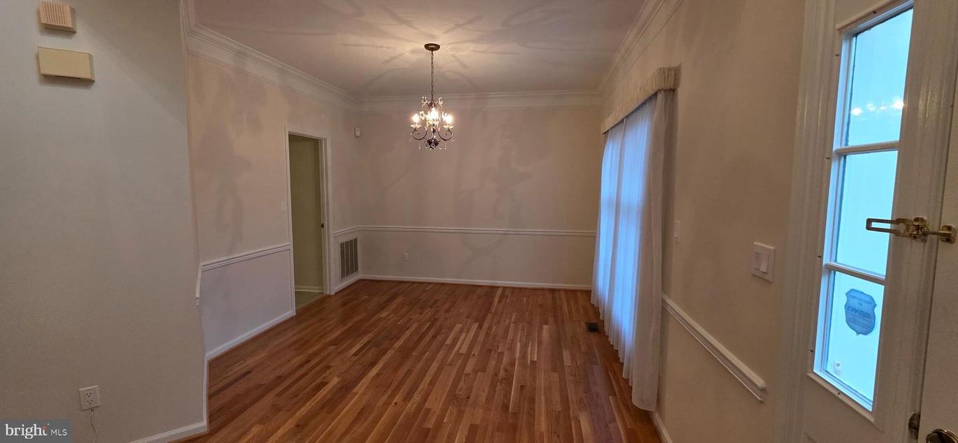 Chandelier, Empty room, Interior, Wood Texture Flooring