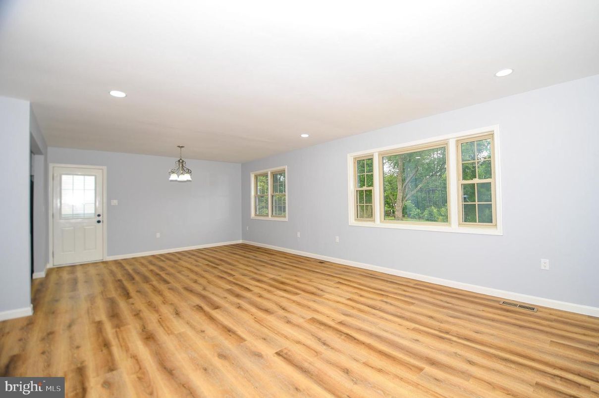 Empty room, Interior, Pendant Lights, Recessed Lighting, Wood Texture Flooring