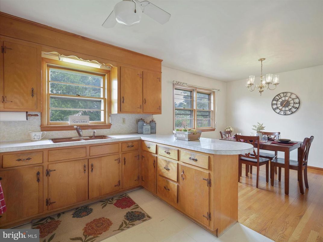 Chandelier, Dining room, Interior, Kitchen, Wood Texture Flooring