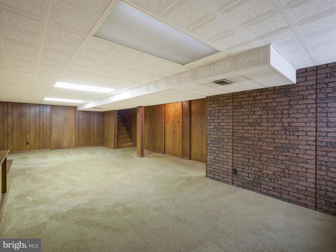 Empty room, Interior, Recessed Lighting, Stone Walls, Wooden Walls