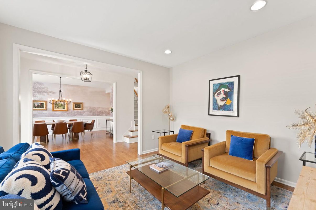Chandelier, Dining room, Interior, Living room, Recessed Lighting, Wood Texture Flooring