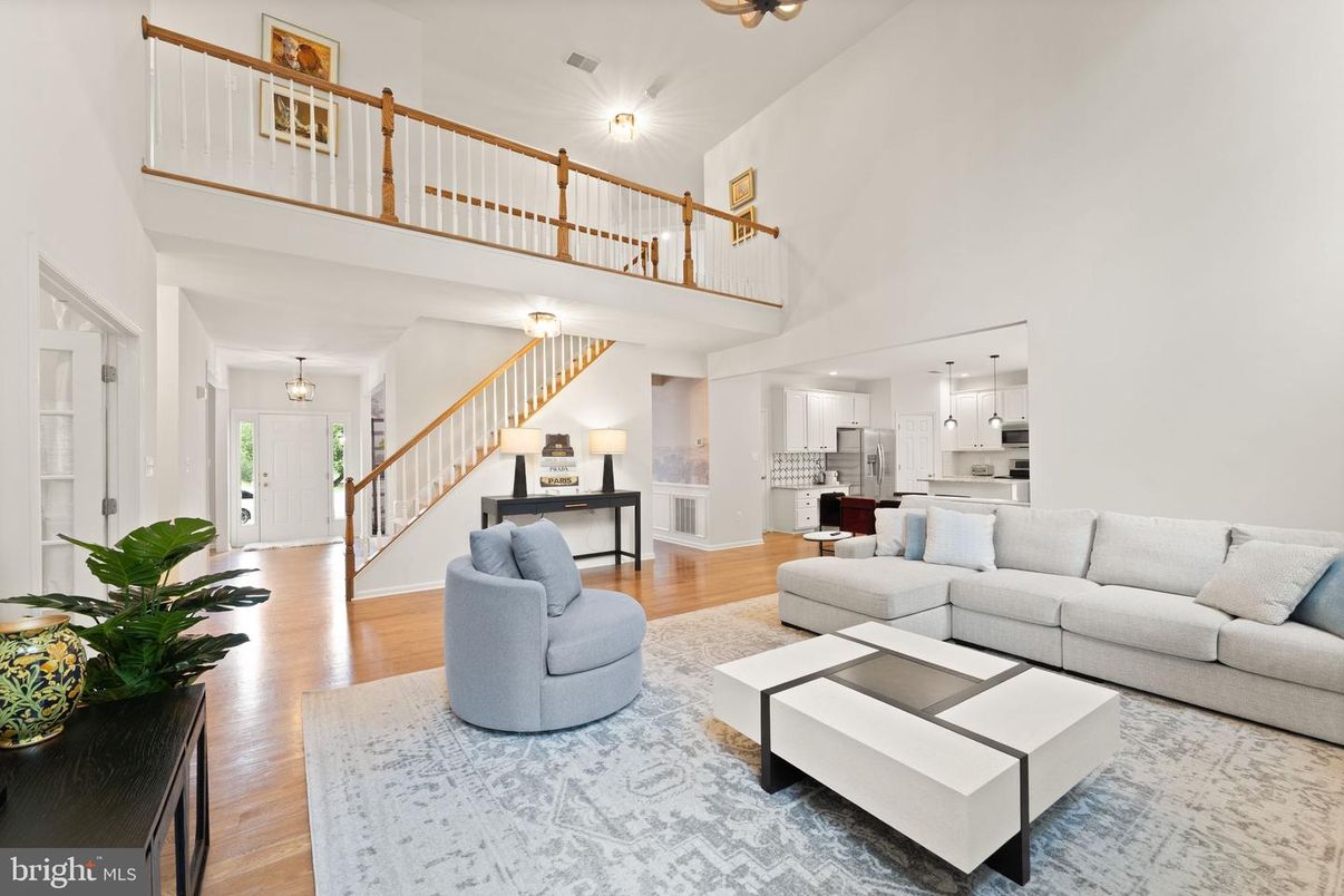 Interior, Kitchen, Living room, Pendant Lights, Recessed Lighting, Wood Texture Flooring