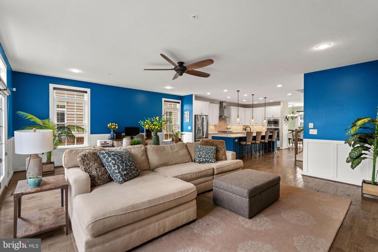 Interior, Kitchen, Living room, Pendant Lights, Recessed Lighting, Stainless Steel Appliances, Wood Texture Flooring