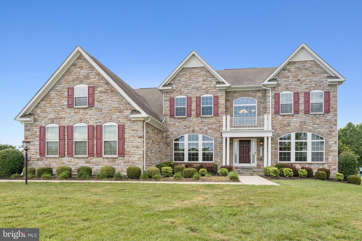 Exterior, Facade, Brick Facade, Brick Traditional