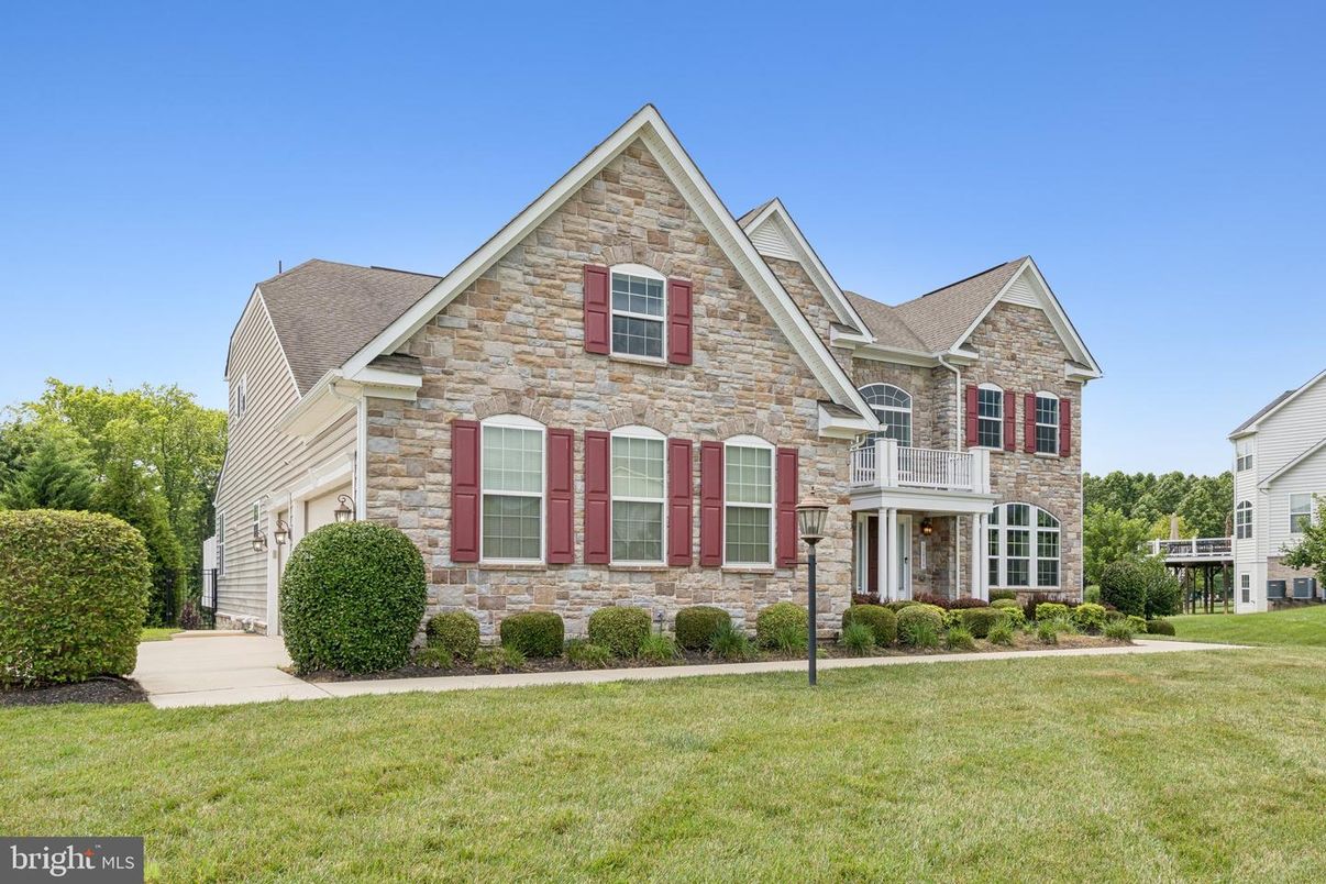 Attached, Exterior, Facade, Brick Traditional