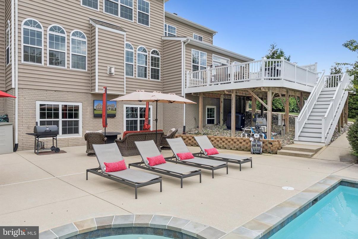Exterior, Pool