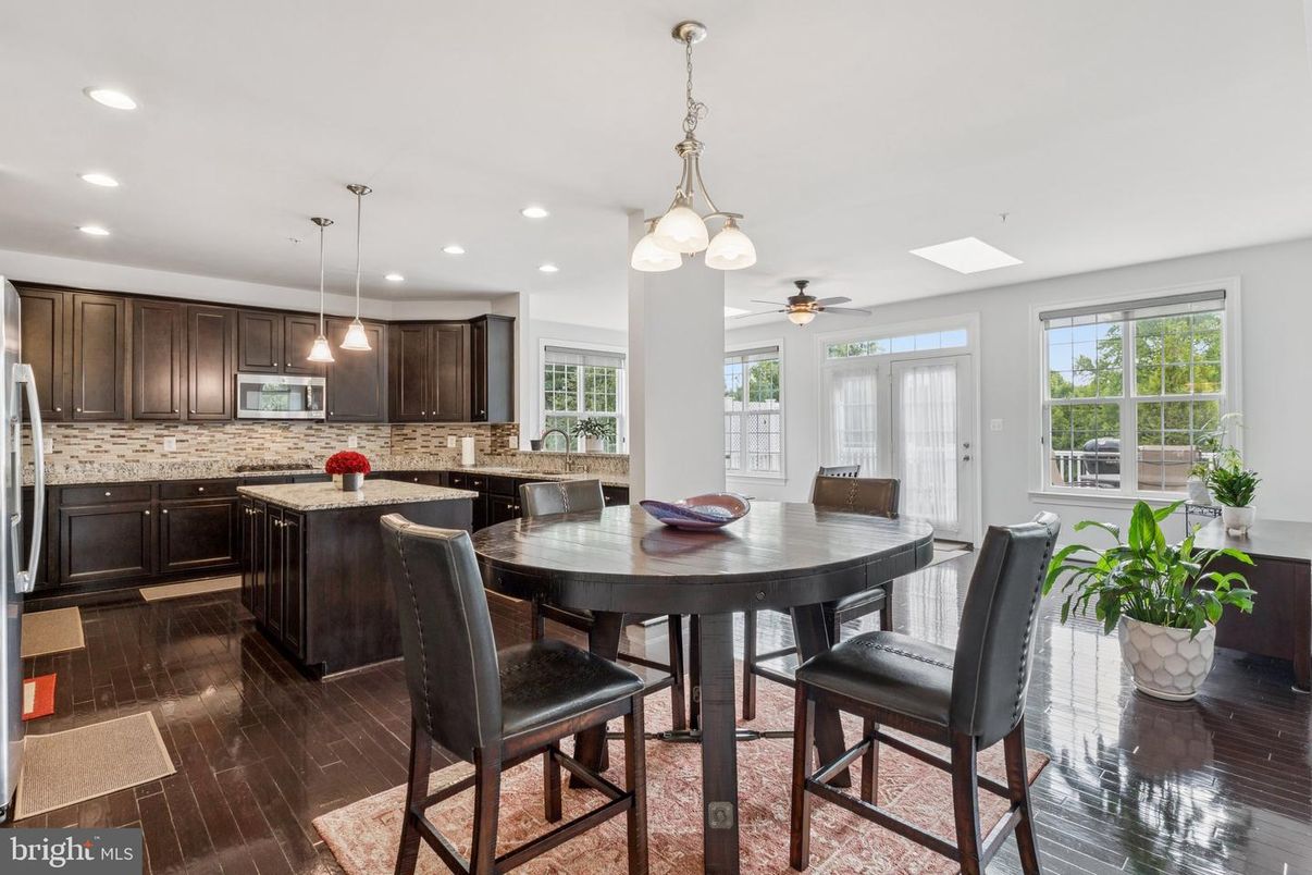 Dining room, Interior, Kitchen, Pendant Lights, Recessed Lighting, Wood Texture Flooring