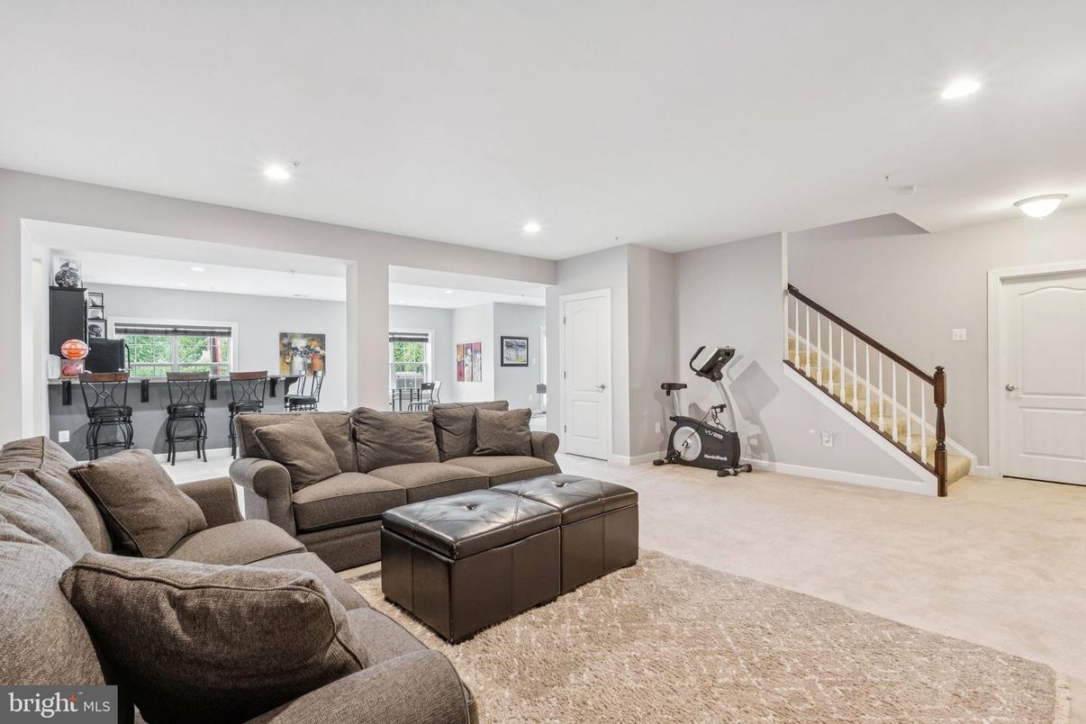 Fitness Equipment, Interior, Living room, Recessed Lighting