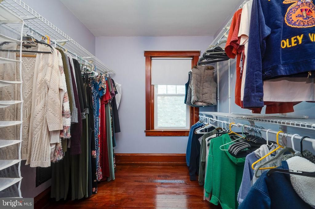 Interior, Walk-in Closets, Wood Texture Flooring