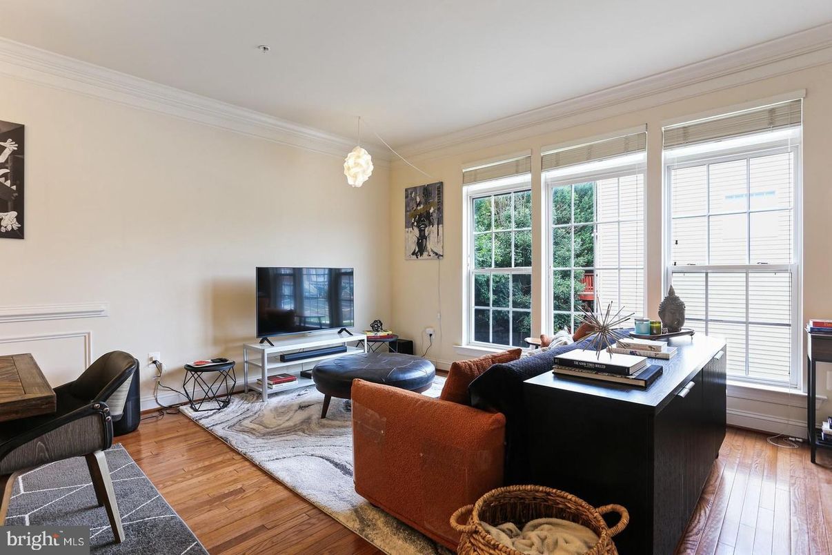 Interior, Living room, Pendant Lights, Piano, Wood Texture Flooring