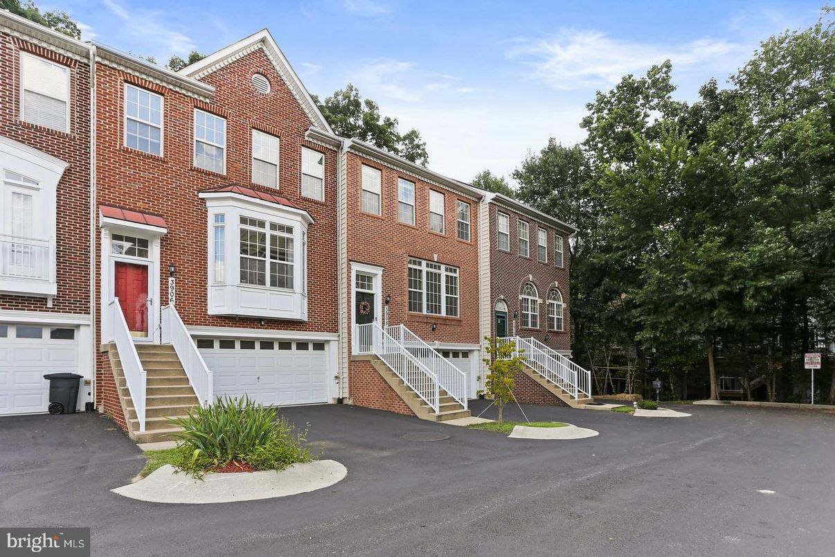 Attached, Exterior, Facade, Brick Facade, Rowhouse