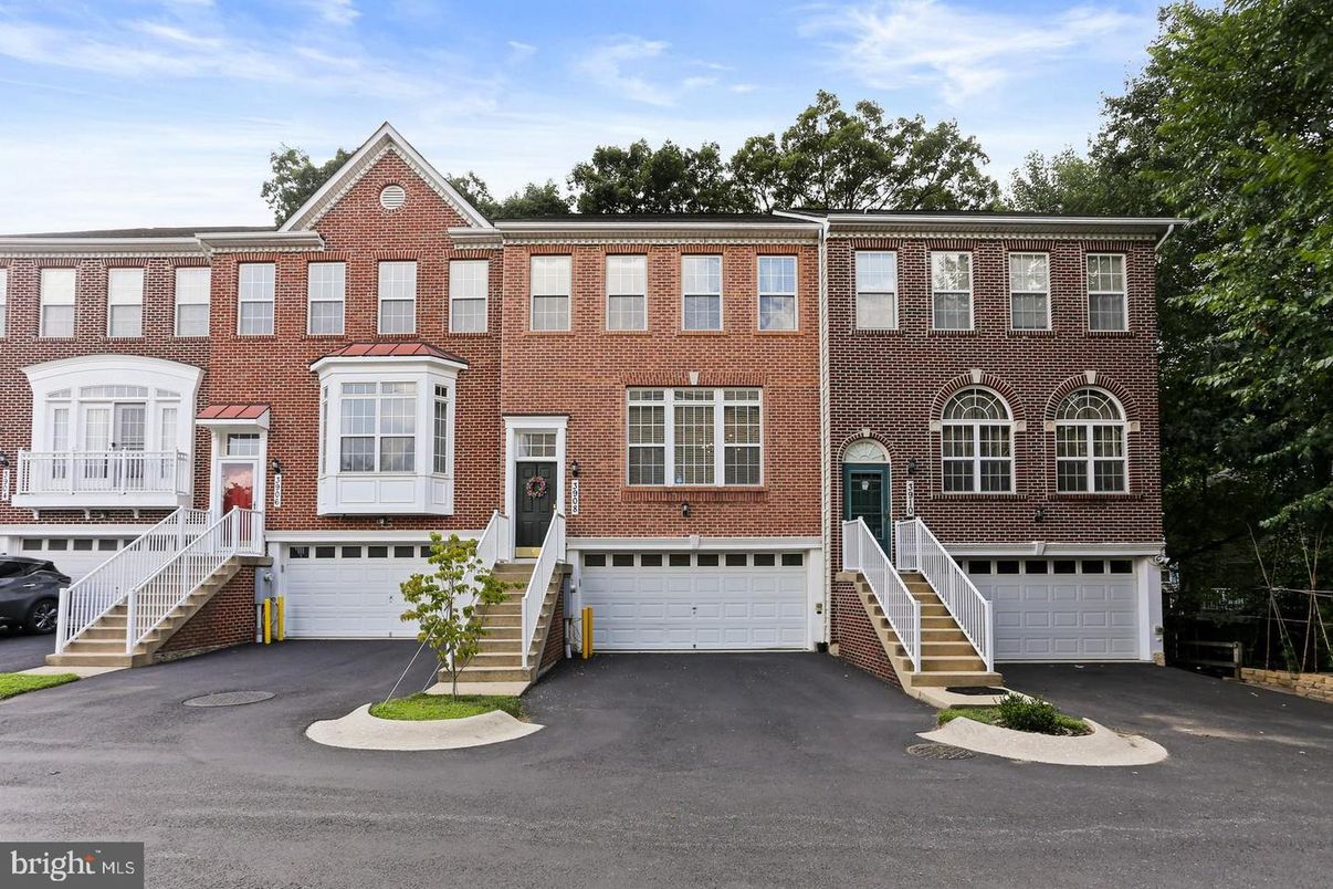 Attached, Exterior, Facade, Brick Facade, Rowhouse