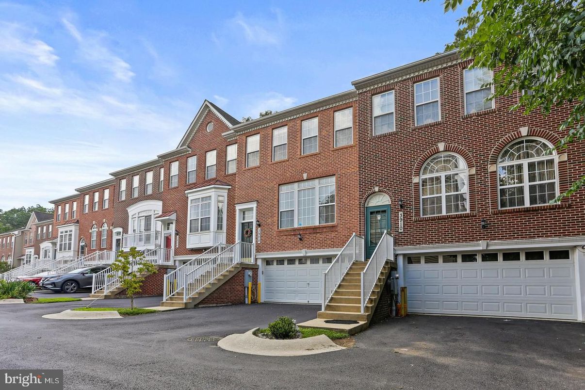 Attached, Exterior, Facade, Brick Facade, Rowhouse