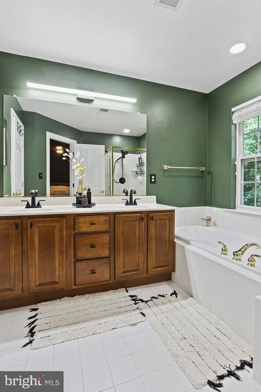 Bathroom, Dual Sink Vanities, Interior, Recessed Lighting