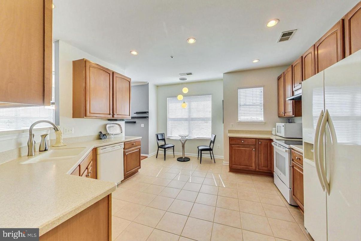 Dining room, Interior, Kitchen, Recessed Lighting