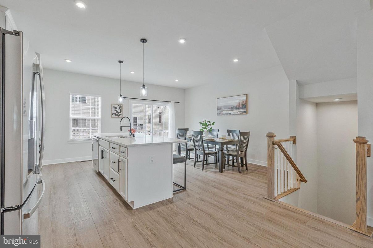 Dining room, Interior, Kitchen, Pendant Lights, Recessed Lighting, Wood Texture Flooring