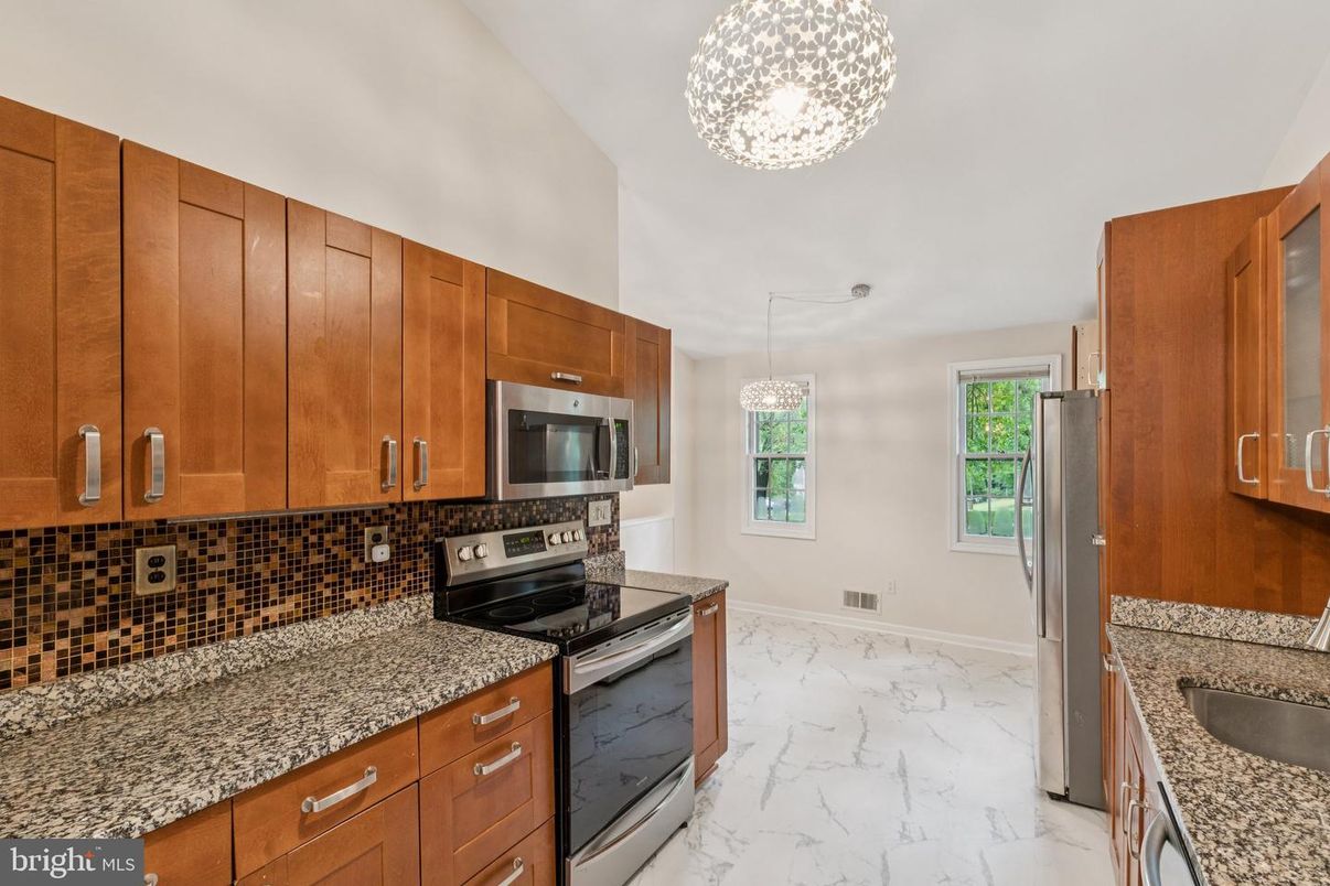 Chandelier, Interior, Kitchen, Marble, Pendant Lights, Stainless Steel Appliances