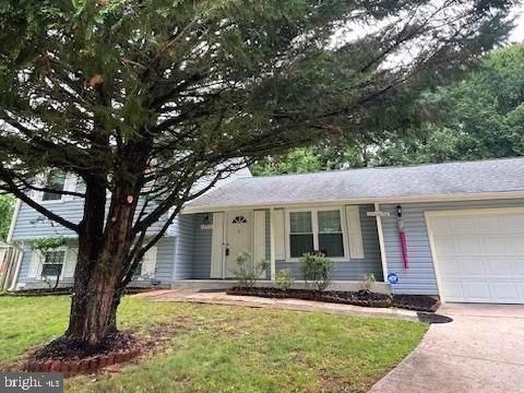 Attached, Exterior, Facade, Ranch