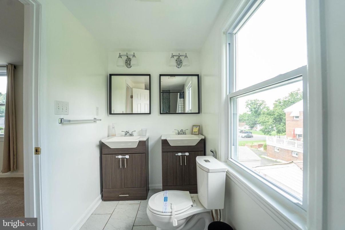 Bathroom, Dual Sink Vanities, Interior