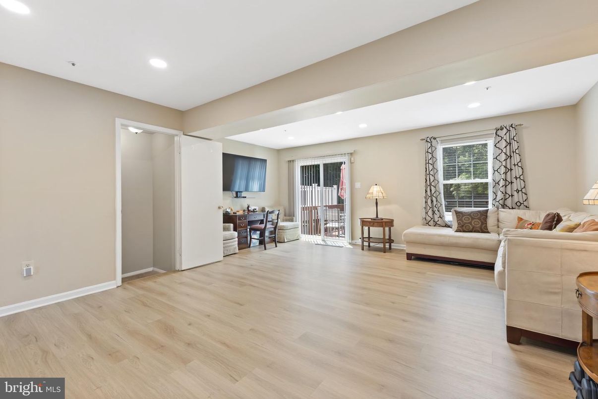 Dining room, Interior, Living room, Recessed Lighting, Wood Texture Flooring