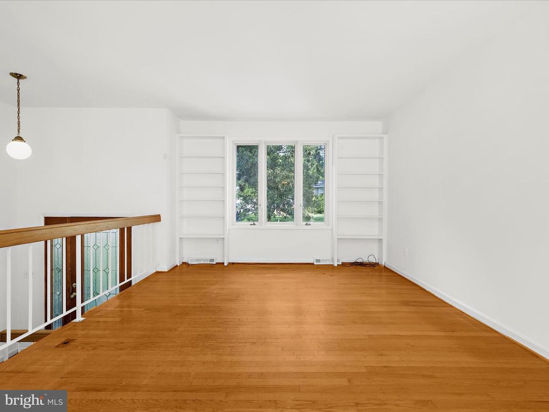 Empty room, Interior, Pendant Lights, Wood Texture Flooring