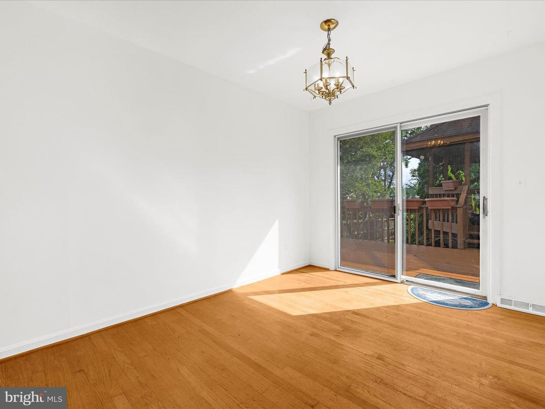Chandelier, Empty room, Interior, Wood Texture Flooring