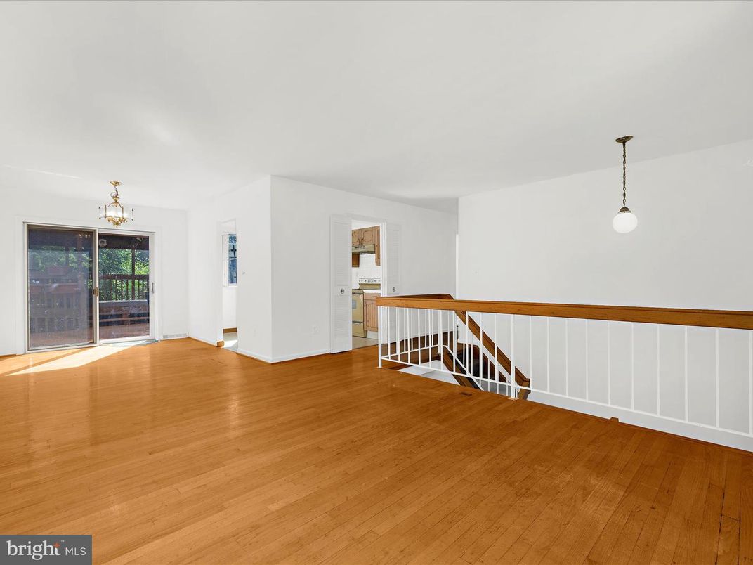 Empty room, Interior, Pendant Lights, Wood Texture Flooring