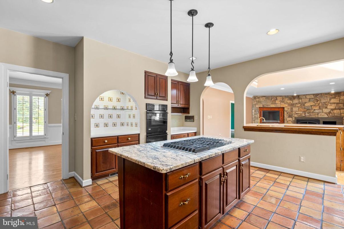 Interior, Kitchen, Pendant Lights, Recessed Lighting, Stone Walls
