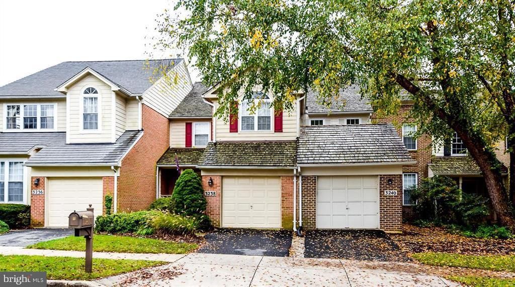 Attached, Exterior, Facade, Brick Facade, Rowhouse