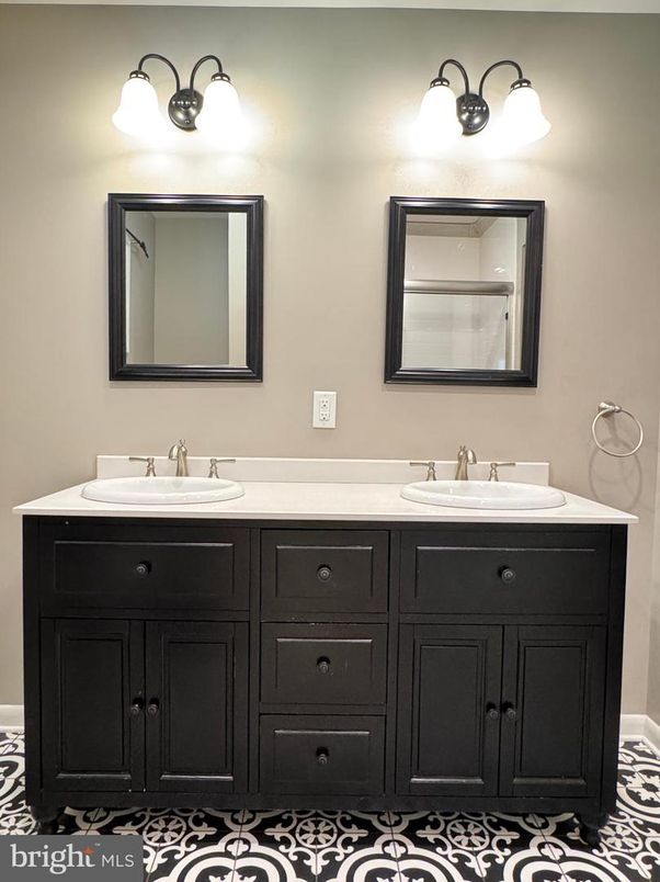 Bathroom, Dual Sink Vanities, Interior