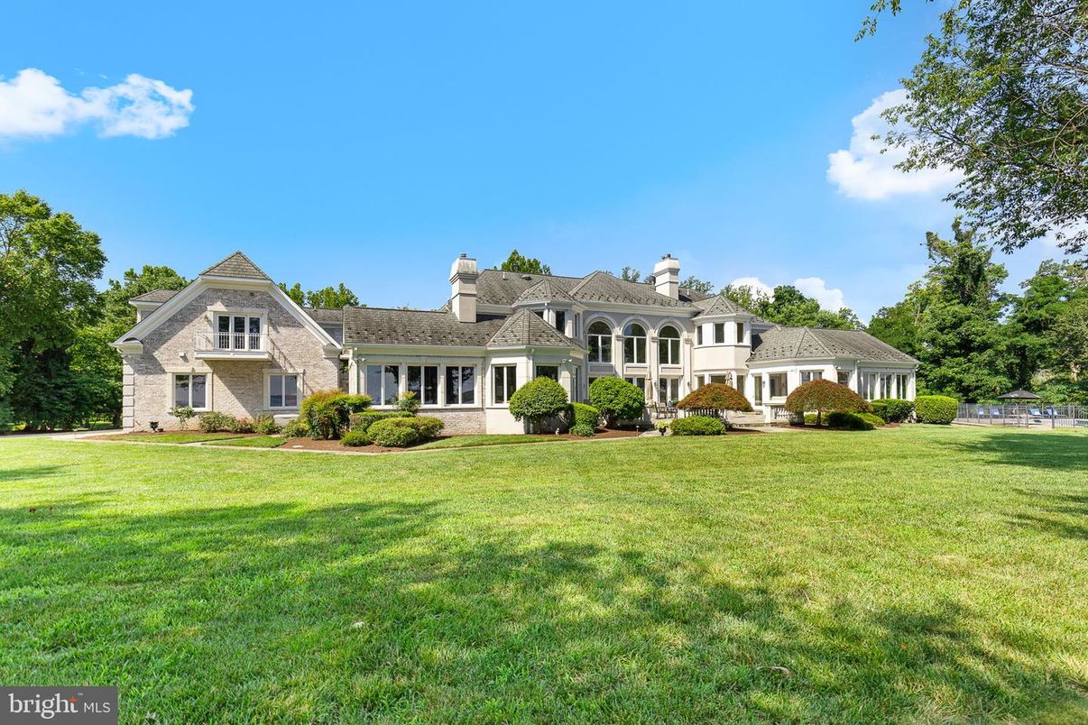 Backyard, Exterior, Facade, Brick Facade, French Provincial