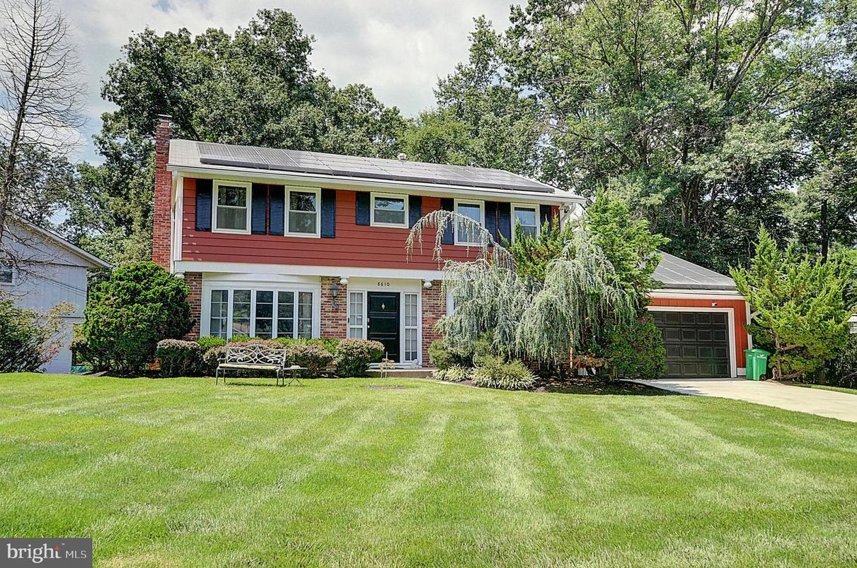 Attached, Exterior, Facade, Brick Facade, Georgian