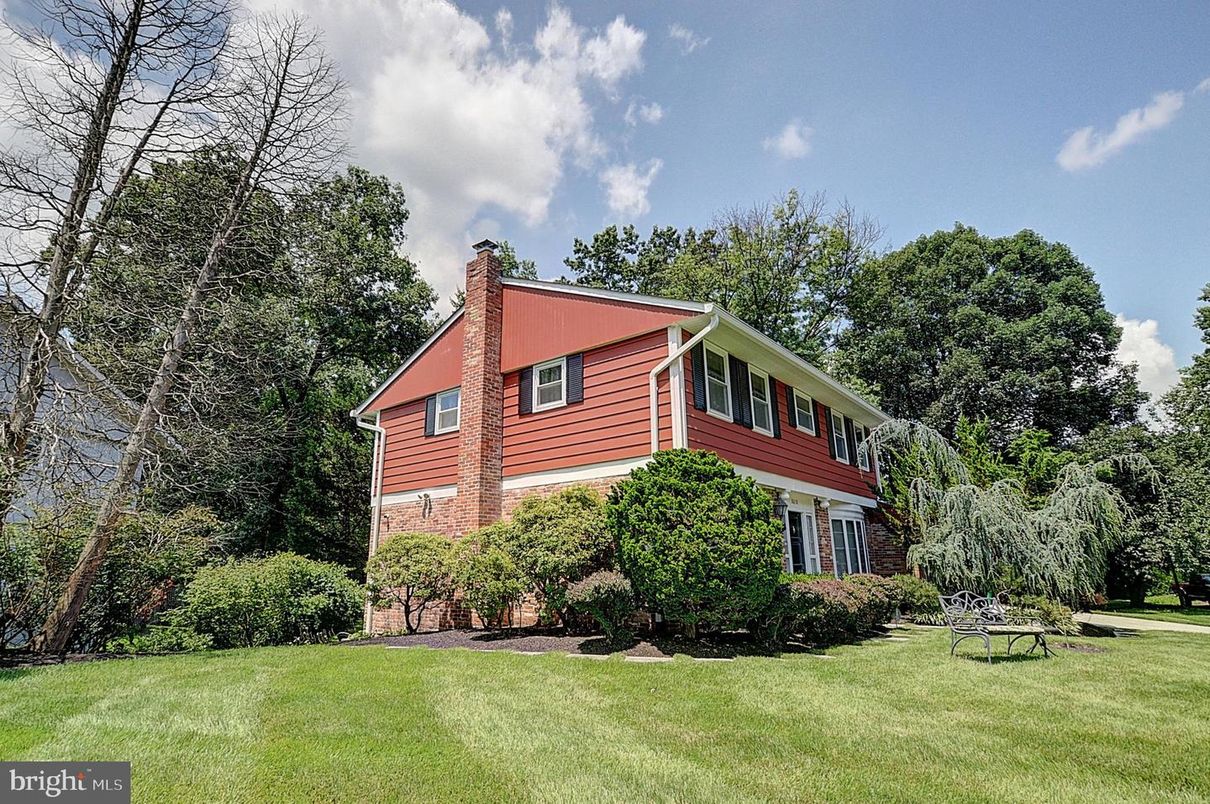 Backyard, Exterior, Facade, Brick Facade, None