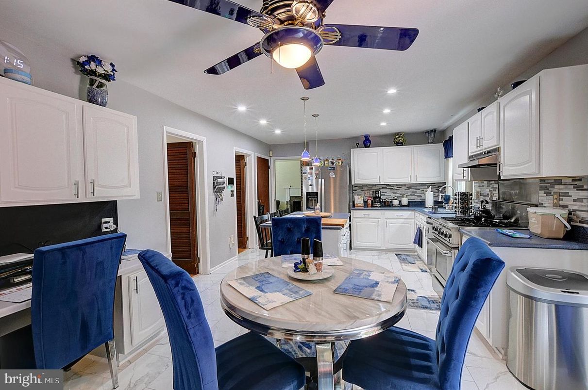 Dining room, Interior, Kitchen, Marble, Recessed Lighting
