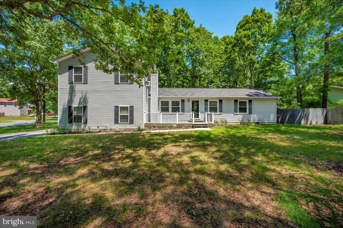 Backyard, Exterior, Facade, Split Level