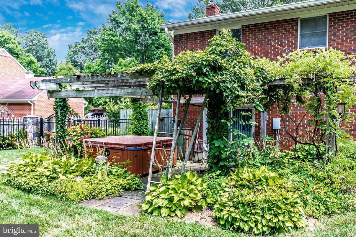 Exterior, Hot Tub