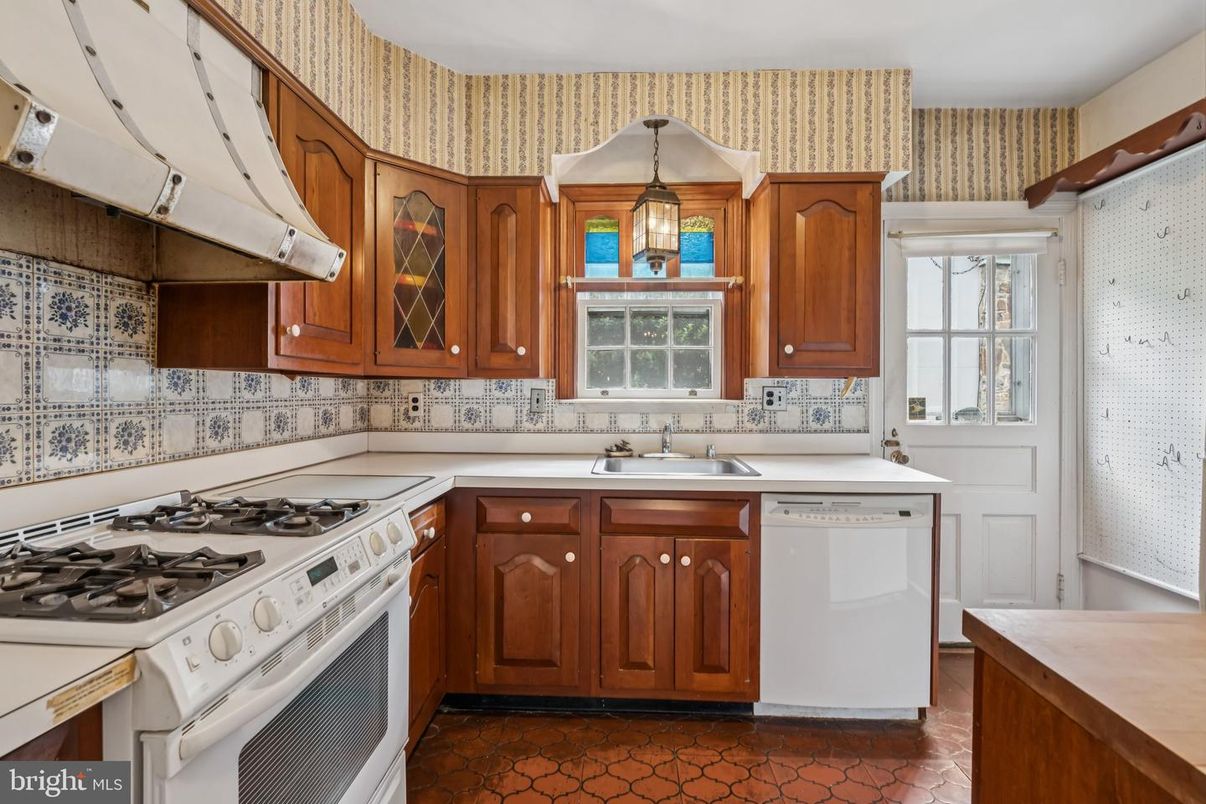 Interior, Kitchen, Pendant Lights, Stainless Steel Appliances