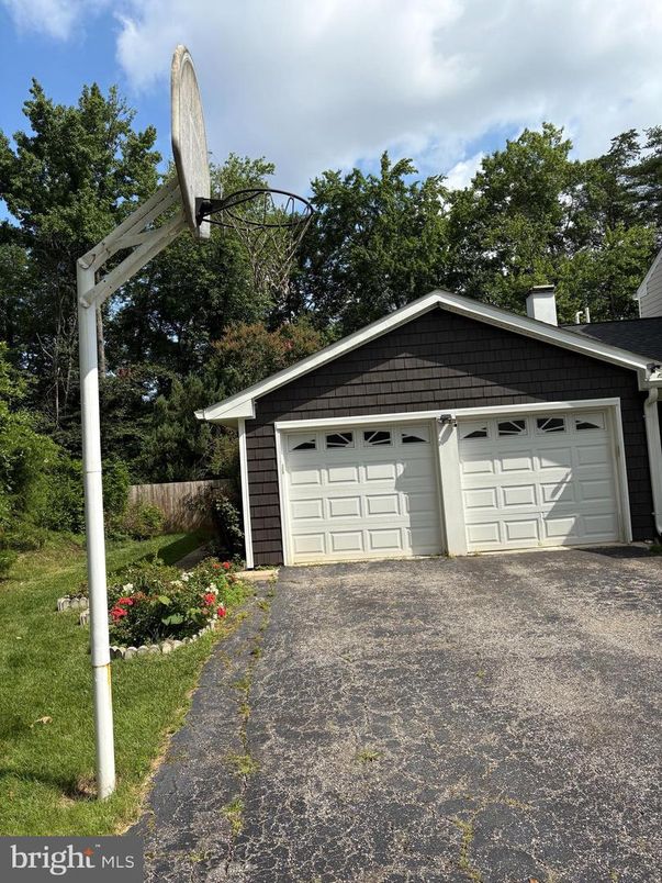 Detached Garage, Exterior