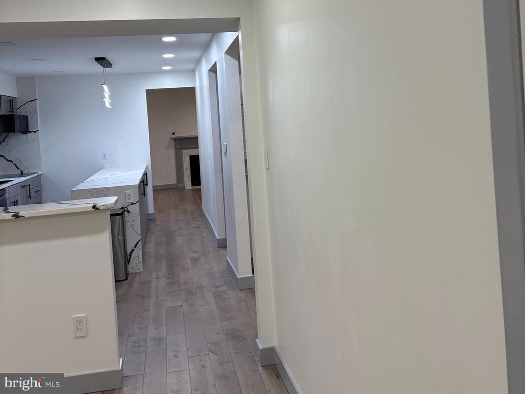 Interior, Pendant Lights, Recessed Lighting, Wood Texture Flooring