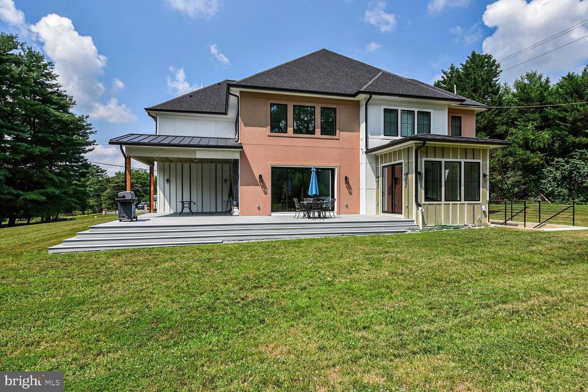Backyard, Exterior, Facade, French Provincial