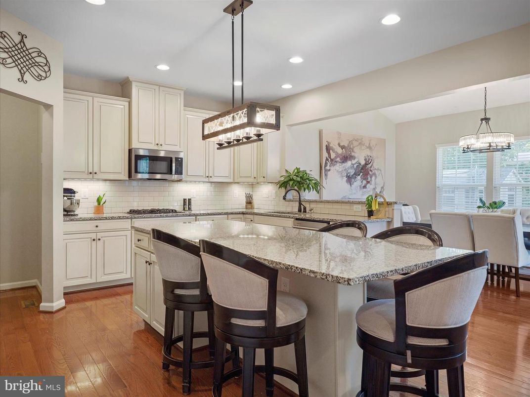 Dining room, Interior, Kitchen, Pendant Lights, Recessed Lighting, Wood Texture Flooring