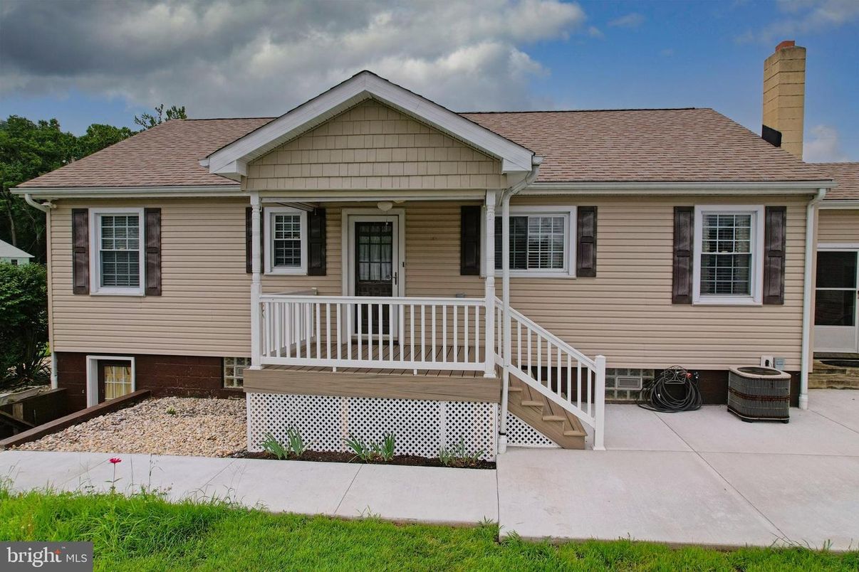 Exterior, Facade, Cape Cod