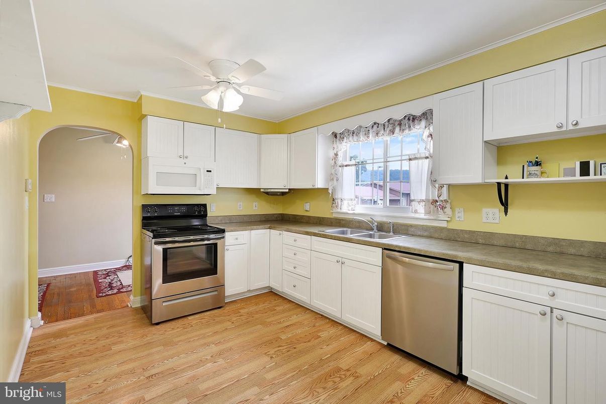 Interior, Kitchen, Stainless Steel Appliances, Wood Texture Flooring