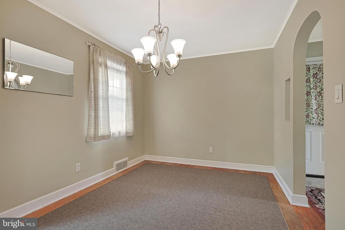Chandelier, Empty room, Interior, Wood Texture Flooring