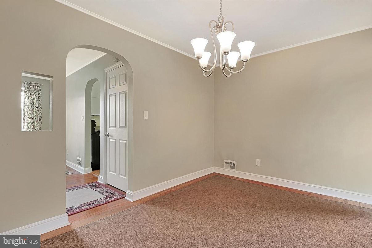 Chandelier, Empty room, Interior, Wood Texture Flooring