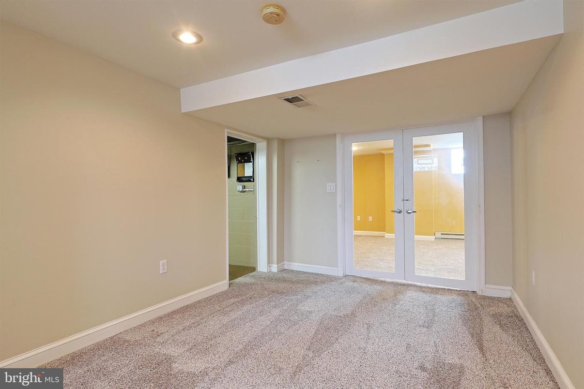 Empty room, Interior, Recessed Lighting