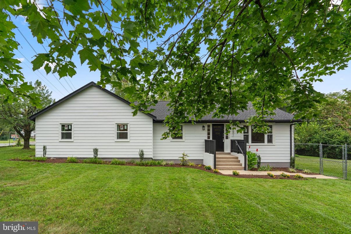 Backyard, Exterior, Facade, Cape Cod