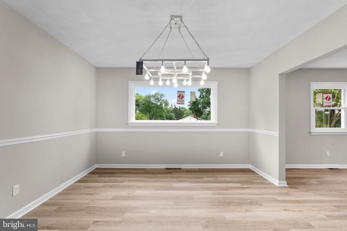 Empty room, Interior, Pendant Lights, Wood Texture Flooring